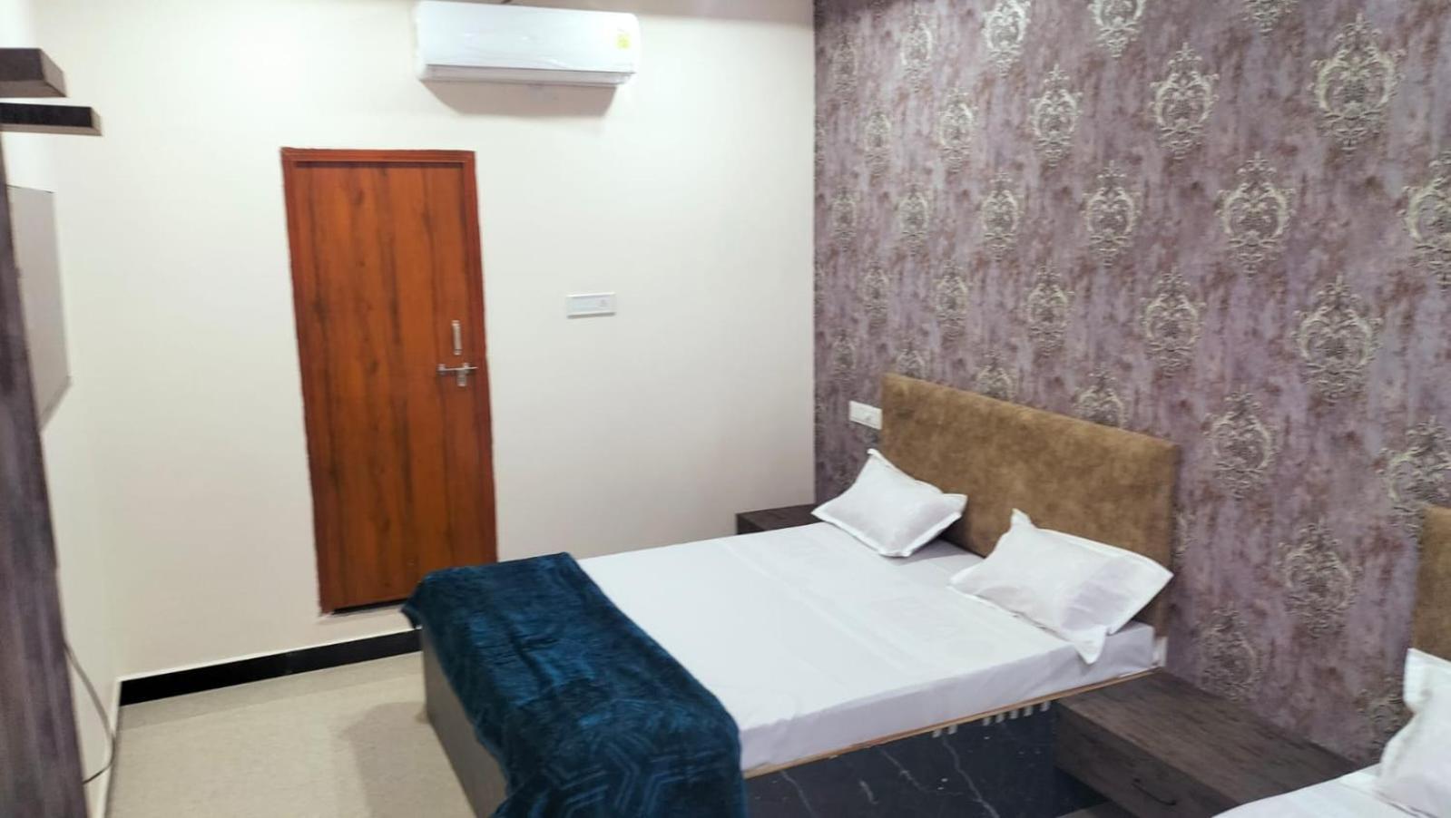 Hotel Somnath Inn 乌贾因 外观 照片