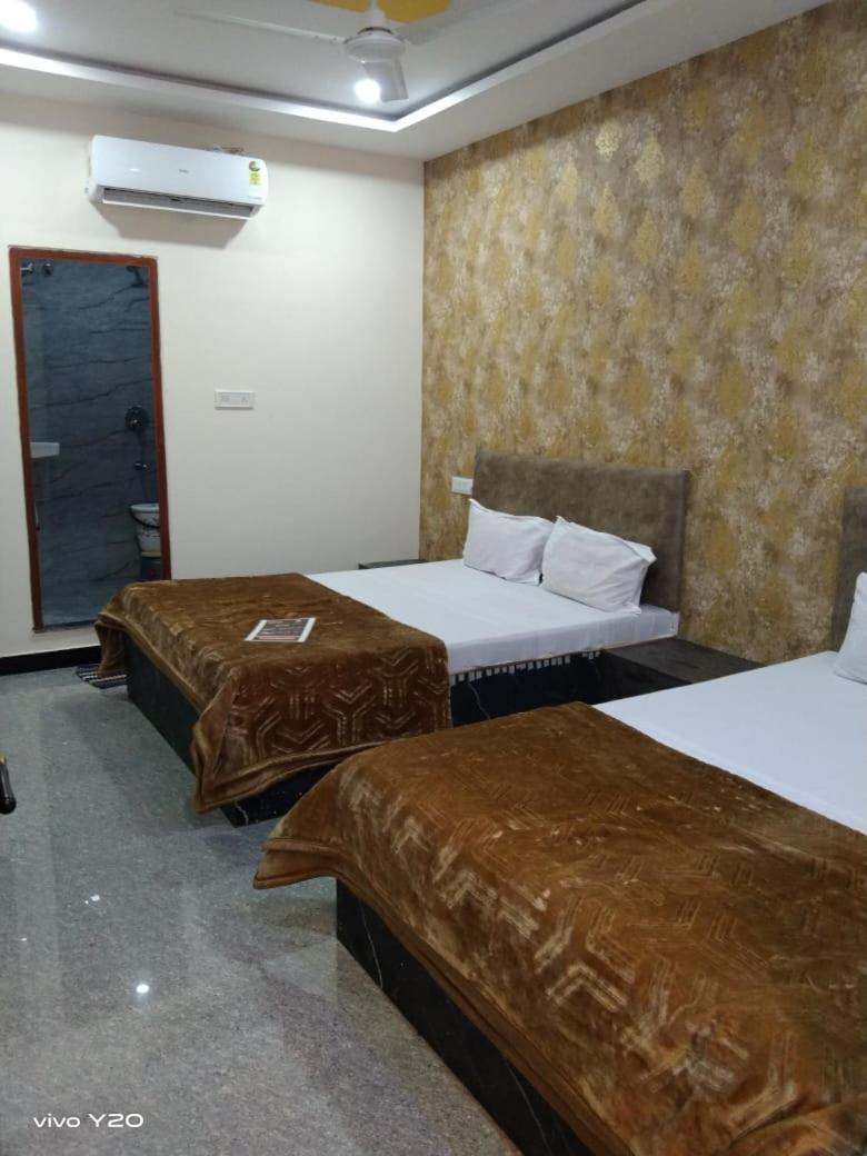 Hotel Somnath Inn 乌贾因 外观 照片