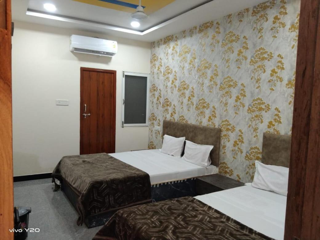 Hotel Somnath Inn 乌贾因 外观 照片