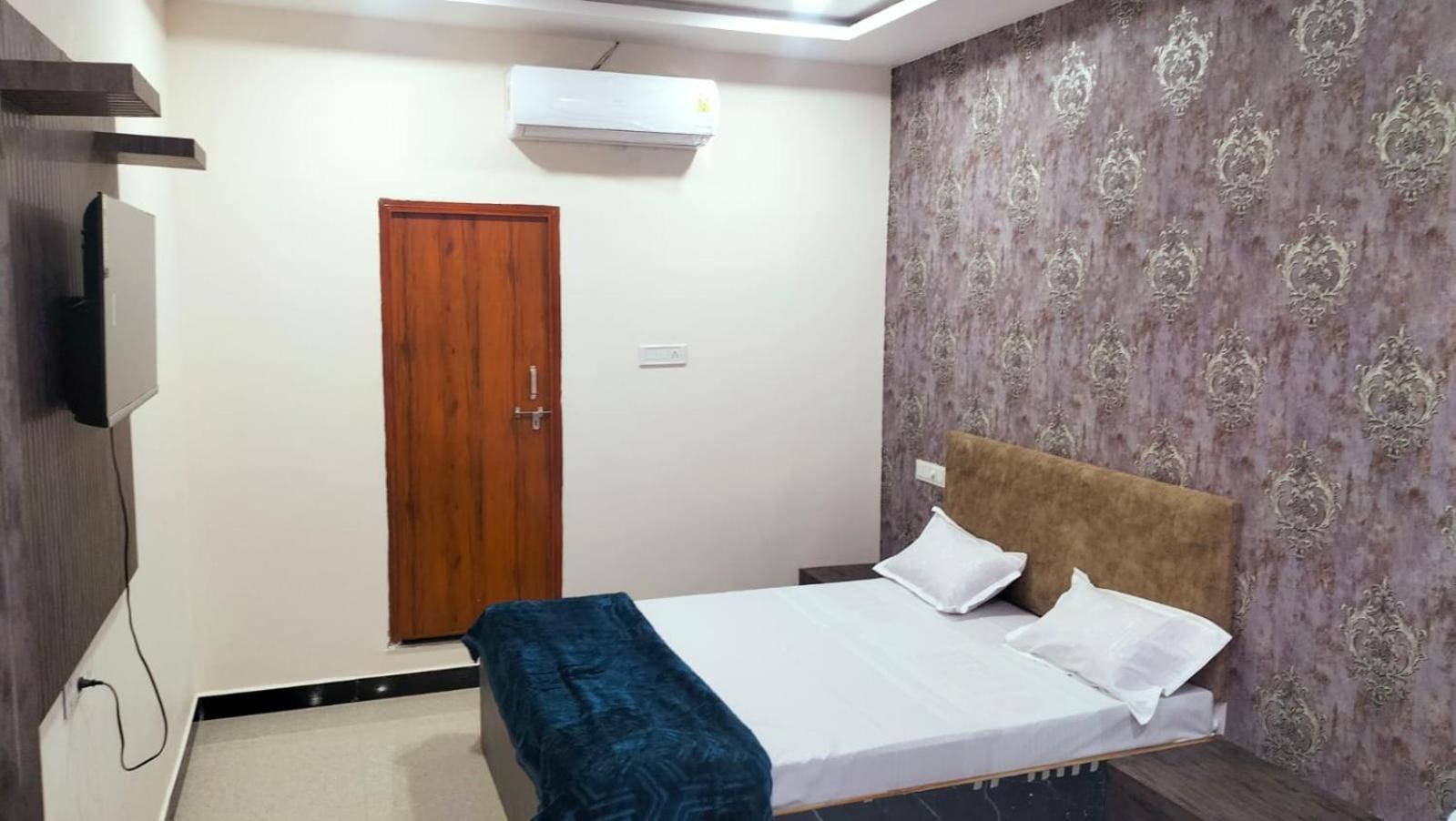 Hotel Somnath Inn 乌贾因 外观 照片