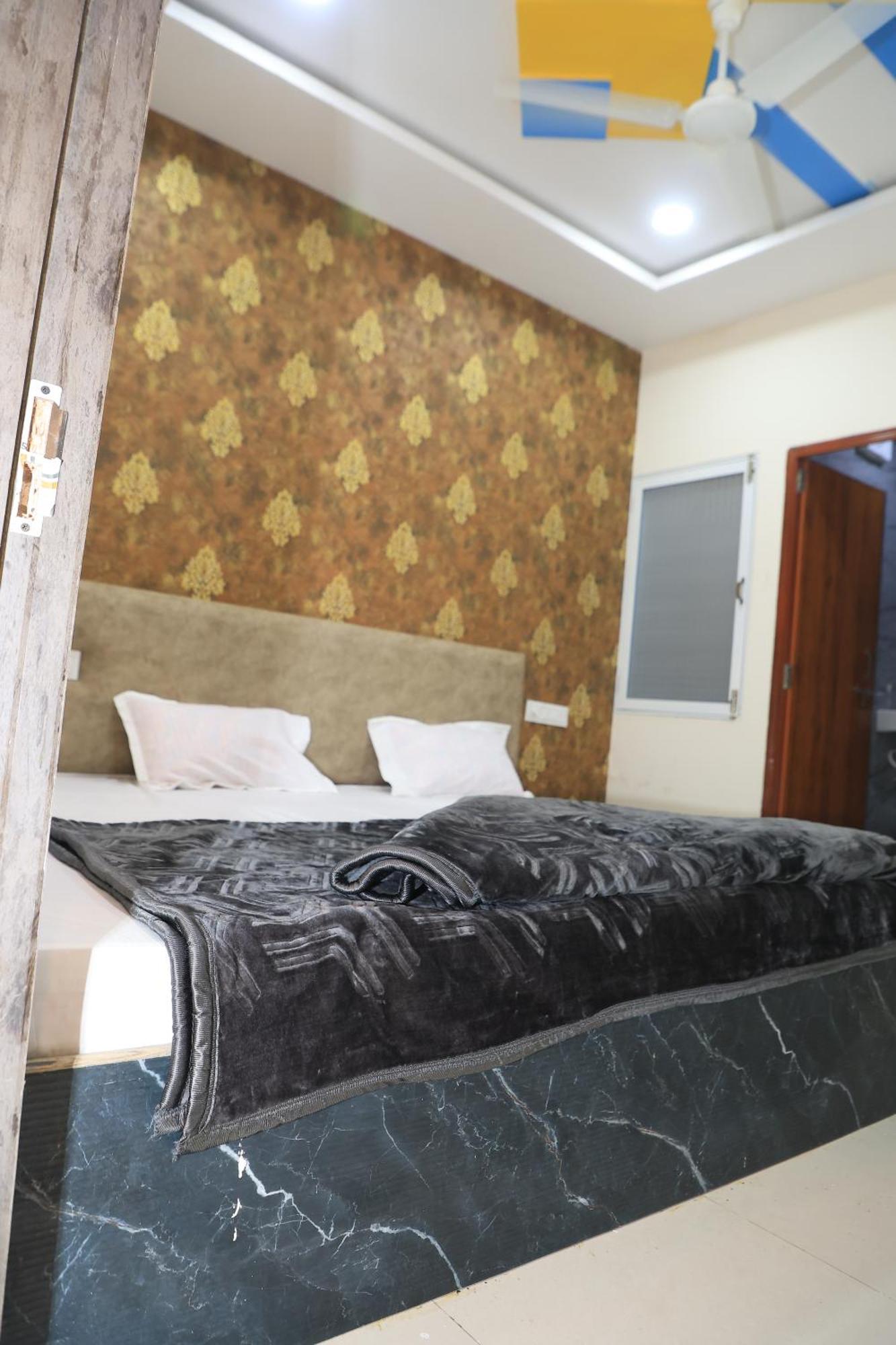 Hotel Somnath Inn 乌贾因 客房 照片
