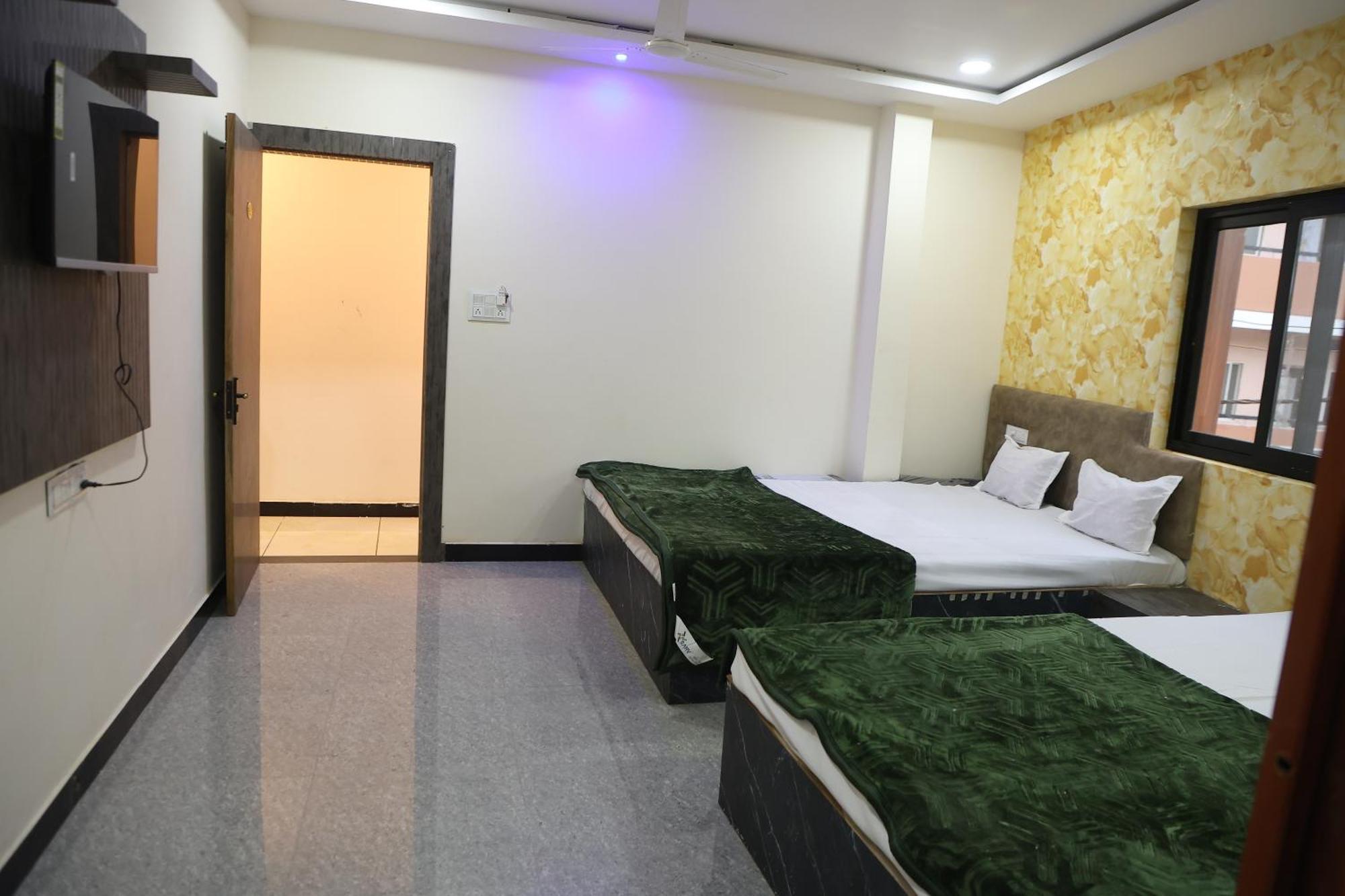 Hotel Somnath Inn 乌贾因 客房 照片