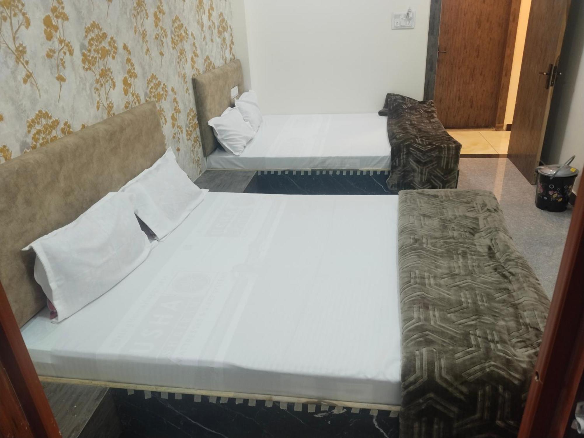 Hotel Somnath Inn 乌贾因 外观 照片