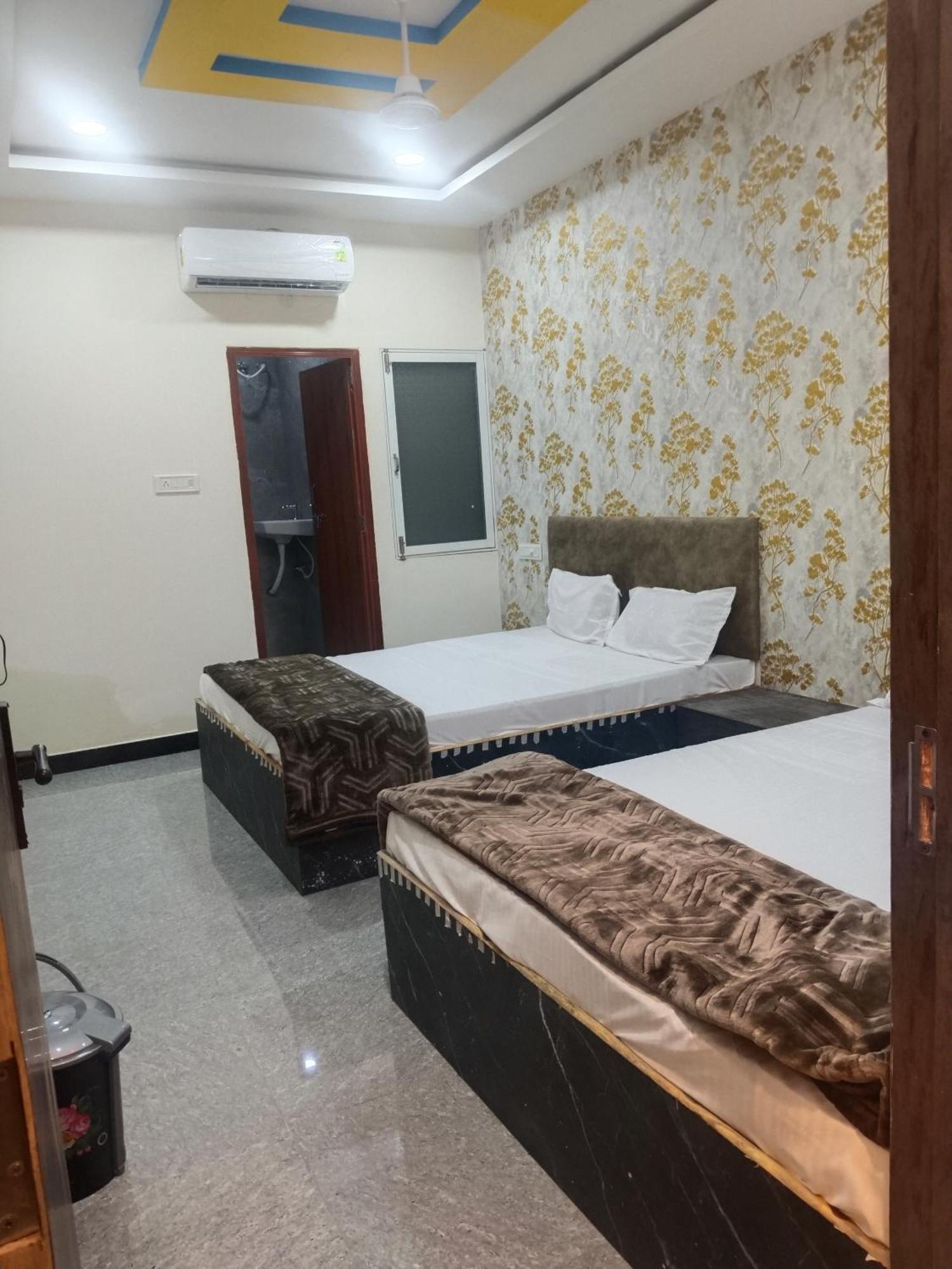 Hotel Somnath Inn 乌贾因 外观 照片